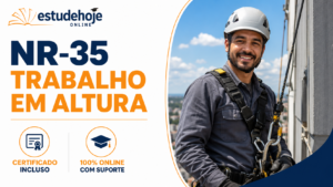 Profissional sorridente com capacete e cinto de segurança tipo rope access em fachada de prédio, curso de NR-35 Trabalho em Altura